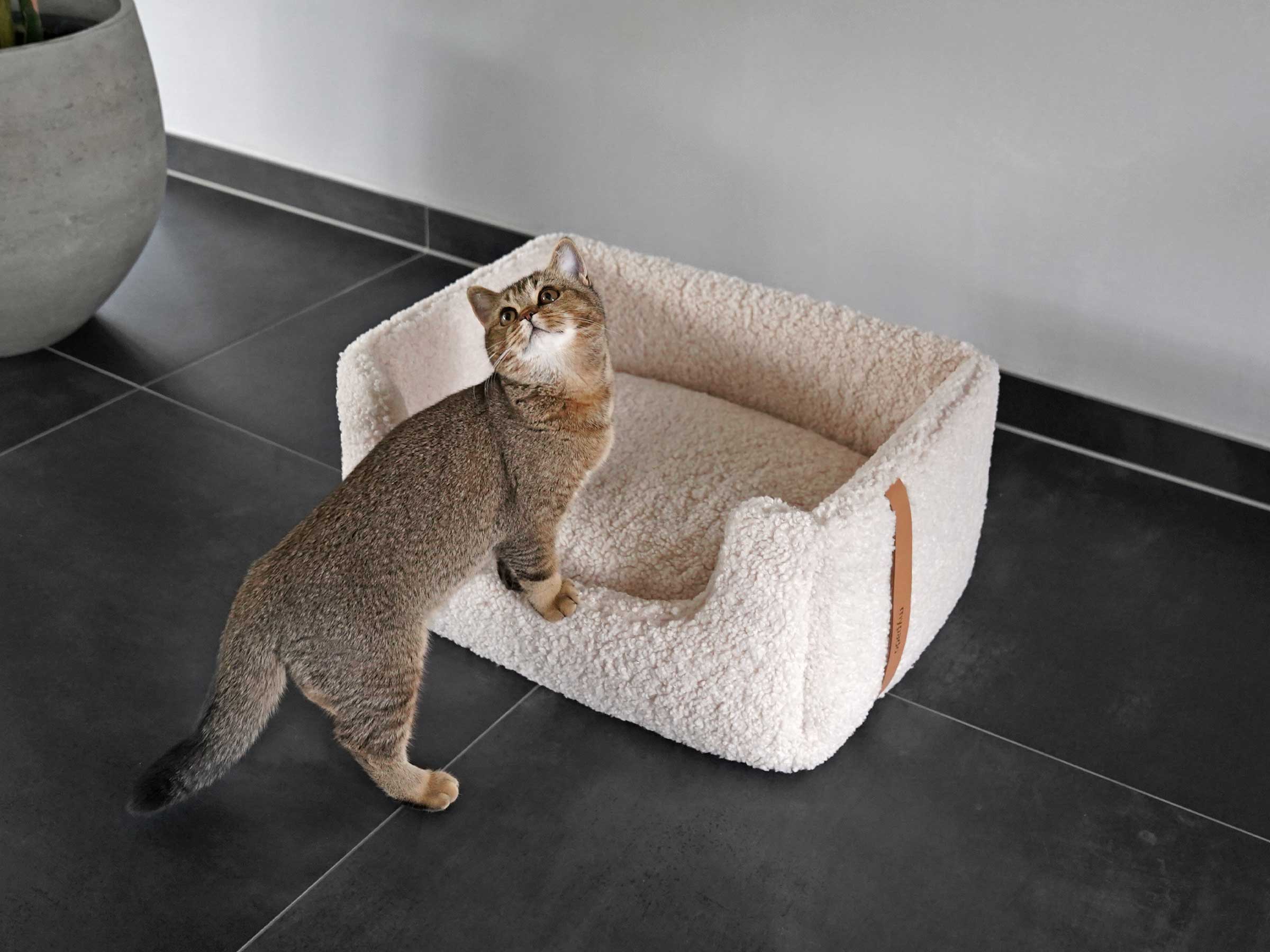 mypado Shara Woolly Cat Bed