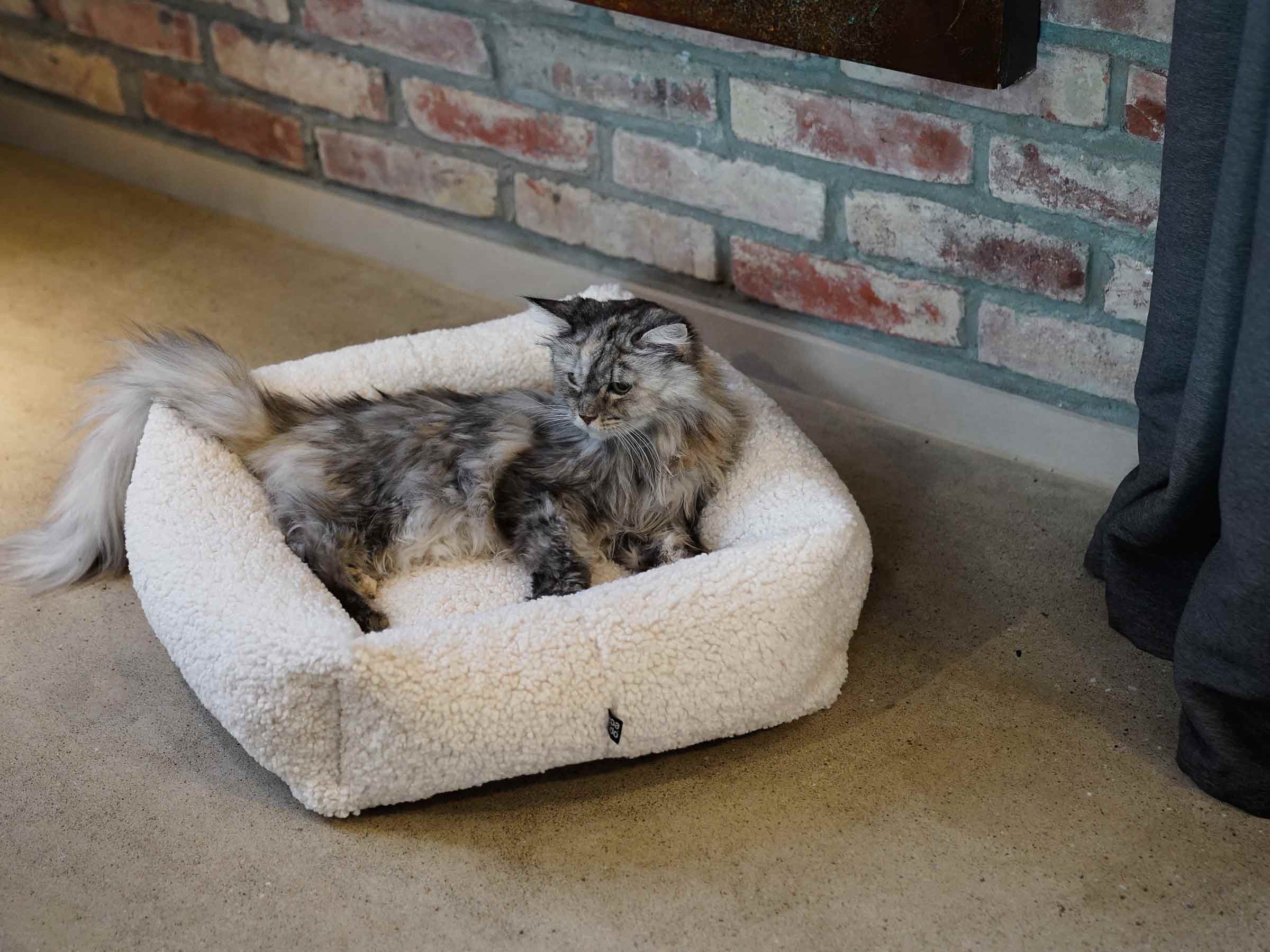 mypado Sena Woolly Cat Bed